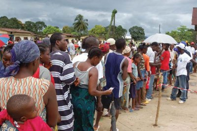 A voting queue during the 2005 elections.