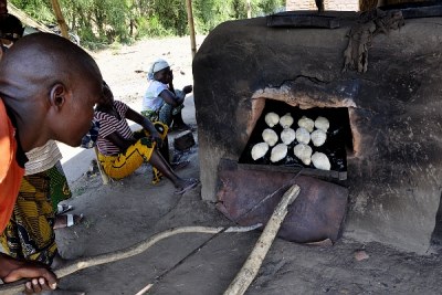 Funds from the British government via Save the Children helped Isabel Joaquim Marquez and her partners to build this oven and learn how to bake bread.