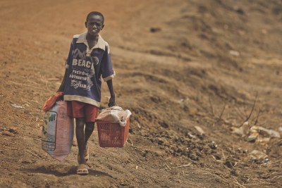 Displaced boy leaves Abyei. (file photo)