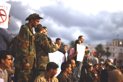 A crowd of demonstrators protest the ongoing use of weapons by militia in the cities (file photo).