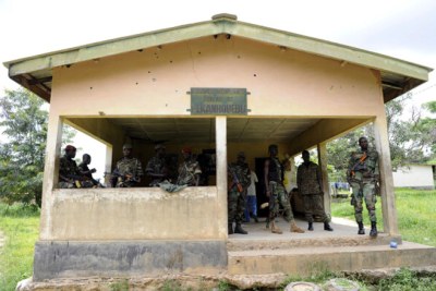 Des militaires ivoiriens en poste à l'ouest frontiére avec le libéria.