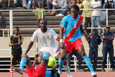 Les Léopards de la DRC (bleu) contre les Nzalang Nacional de la Guinée équatoriale (blanc) le 9/09/2012 au stade de martyrs à Kinshasa, score : 4-0.