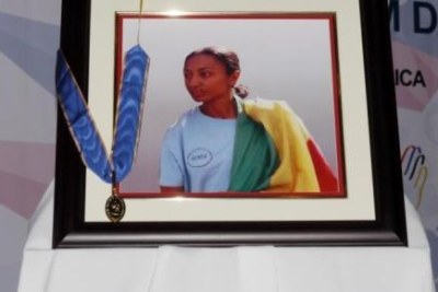 Journalist Reeyot Alemu, who was serving a five-year jail term in Ethiopia, was awarded the Guillermo Cano World Press Freedom Prize for 2013.