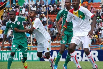 Nigeria's Golden Eaglets  and Mali in action (file photo)