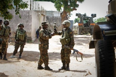 Soldats ougandais faisant partie de la Mission de l'Union Africaine en Somalie (AMISOM).