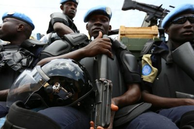 Des gendarmes sénégalais des forces spéciales sous mandat de l’ONU, à Bamako, lors de la campagne présidentielle malienne de juillet 2013.