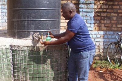 Bien se laver les mains avec du savon, une des mesures de prévention contre le virus Ebola.