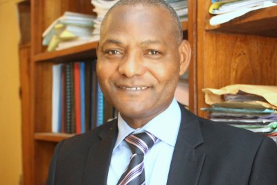 Tito Ndombi Kamakuluakidiko élu président du CSAC, jeudi 25 septembre 2014, lors de la 125e session de l’assemblée plénière de cet organe.