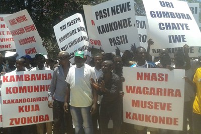 Zanu PF supporters demonstrate against Mashonaland East provincial chairman Ray Kaukonde.