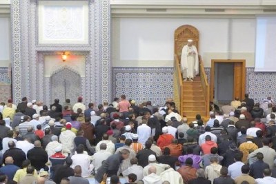 Séance de prêche dans une mosquée au Maroc