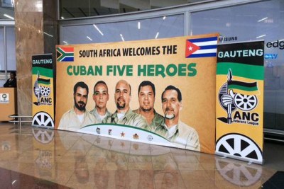 A welcome poster for the Cuban Five visiting South Africa.