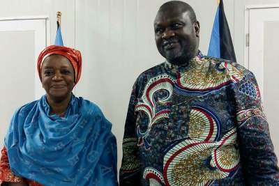 L’Envoyée spécial de l’ONU sur la violence sexuelle dans les conflits, Zainab Bangura (à gauche), lors d’une réunion avec le Premier Vice-président Riek Machar.