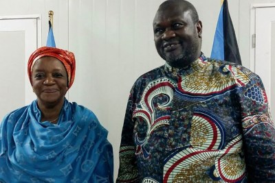 L’Envoyée spécial de l’ONU sur la violence sexuelle dans les conflits, Zainab Bangura (à gauche), lors d’une réunion avec le Premier Vice-président Riek Machar.