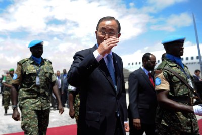 Lors d’une visite en Somalie en octobre 2014, le Secrétaire général Ban Ki-moon promet de soutenir la transition en cours en Somalie.