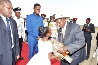 President Edgar Lungu receives Ugandan President Yoweri Museveni.