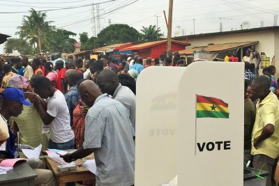 Voters at a precinct in Accra (file photo).