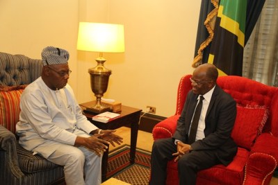 President John Magufuli in a conversation with the former President of Nigeria, Olusegun Obasanjo, who visited him at State House in Dar es Salaam.