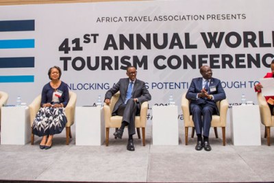 Paul Kagame (Middle) with Africa and World tourism officials in Kigali.