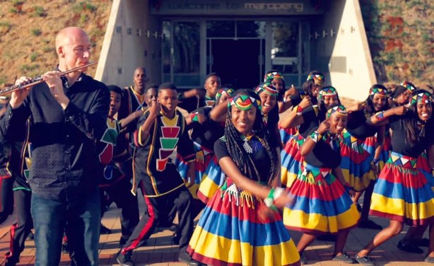 Watch Ed Sheeran S Shape Of You Get A South African Isizulu Twist Allafrica Com