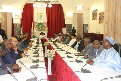 Le Président du Niger, SEM Issoufou Mahamadou rencontre les Ministres des pays voisins de la Libye