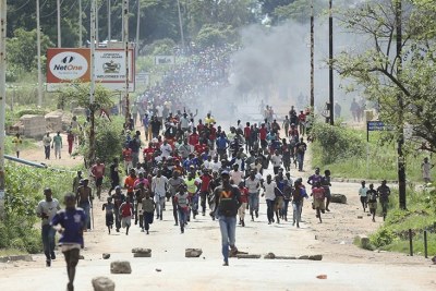 Angry Citizens in Zimbabwe shutdown protests.