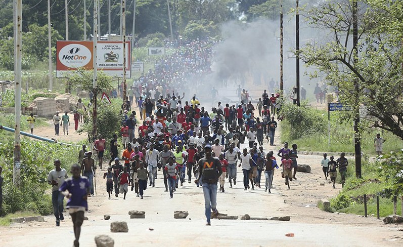 Police Protesters Clash In Zimbabwe Shutdown Protests 