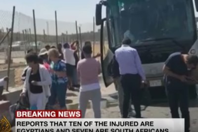 Egyptian officials say a roadside bomb hit a tourist bus near Egypt's world-famous Giza Pyramids.