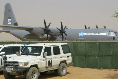 Des véhicules de la Minusma sécurisent l'aéroport de Kidal. (Image d'illustration)