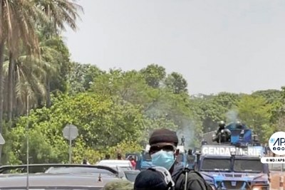 Les forces de l’ordre ont interrompu la ‘’caravane de la liberté’’ de l’opposant Ousmane Sonko et l’ont conduit à son domicile à Dakar, a déclaré dimanche soir le ministre de l’Intérieur, Antoine Diome.