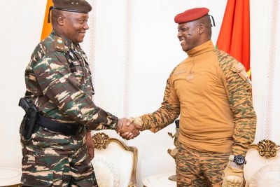 Le général nigérien Abdourahamane Tiani et le capitaine Ibrahim Traoré