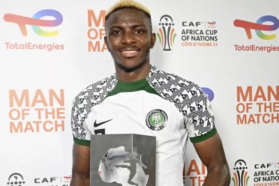 Un des principaux artisans du succès du Nigéria, ce jeudi soir face à la Côte d’Ivoire (0-1), Victor Osimhen a été désigné Homme du match. En conférence de presse, il s’est réjoui d’avoir réussi le défi face au pays hôte.